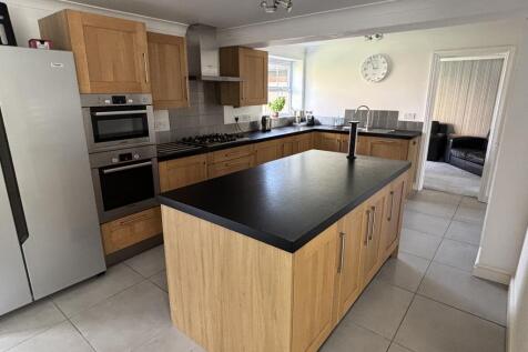 02 - Kitchen.jpg