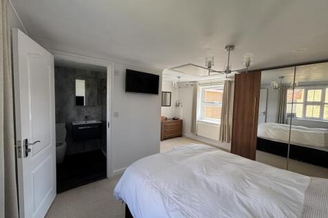 09 - Bed1.jpg