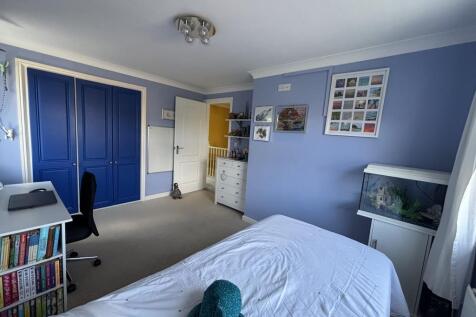 11 - Bed2.jpg