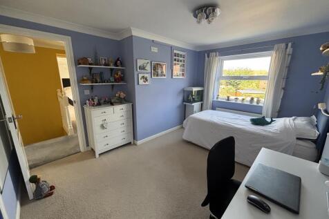 12 - Bed2.jpg