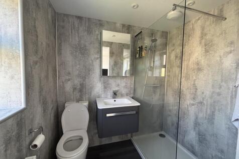 10 - Ensuite.jpg