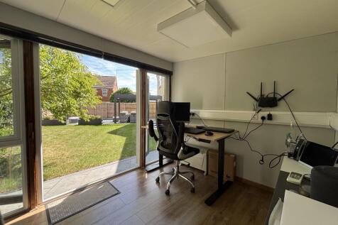 20 - Garden office.jpg