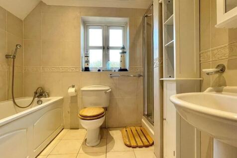 Bathroom2.jpg