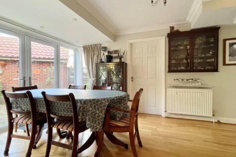 Diningroom.jpg