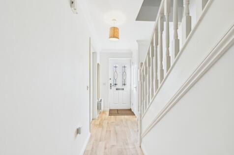 CAM04201G0-PR0111-STILL006