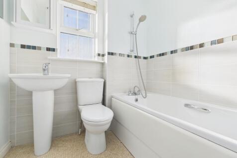 CAM04201G0-PR0111-STILL015