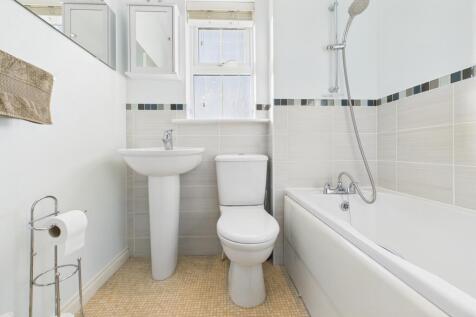 CAM04201G0-PR0111-STILL016