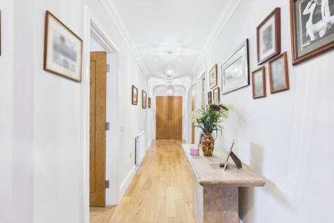 CAM04201G0-PR0116-STILL006