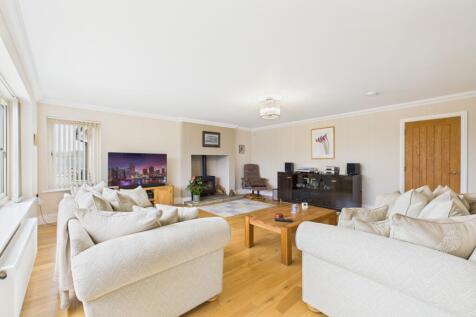 CAM04201G0-PR0116-STILL003