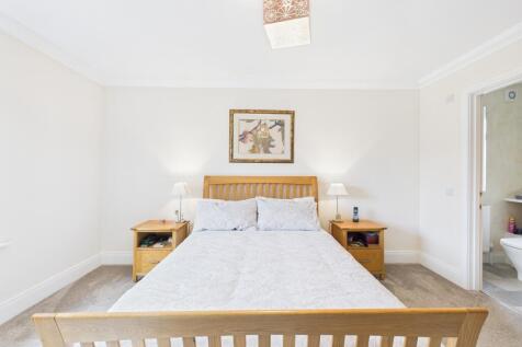 CAM04201G0-PR0116-STILL017