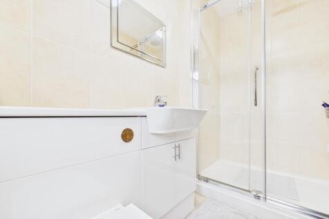 CAM04201G0-PR0116-STILL018