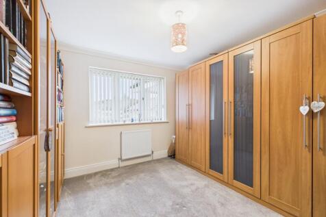 CAM04201G0-PR0116-STILL024