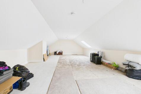 CAM04201G0-PR0116-STILL028