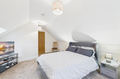 CAM04201G0-PR0116-STILL029