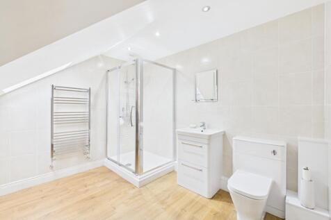 CAM04201G0-PR0116-STILL032