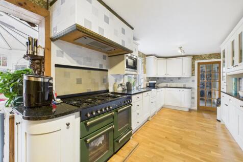 CAM04201G0-PR0110-STILL023