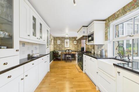 CAM04201G0-PR0110-STILL024