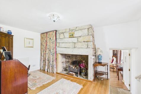 CAM04201G0-PR0110-STILL028