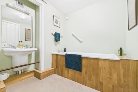 CAM04201G0-PR0110-STILL030