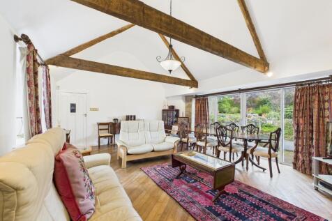 CAM04201G0-PR0110-STILL033