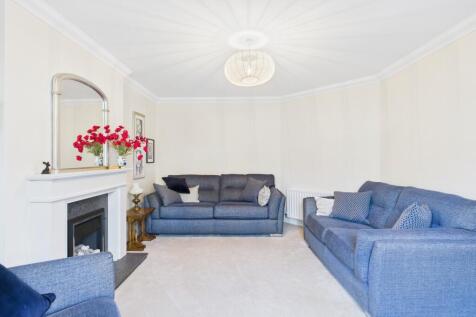 CAM04201G0-PR0118-STILL001