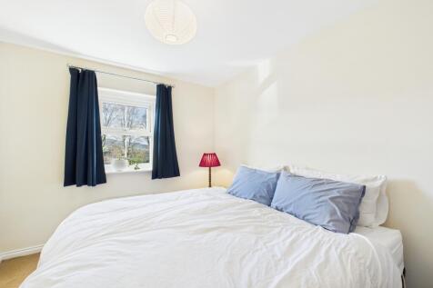 CAM04201G0-PR0118-STILL010