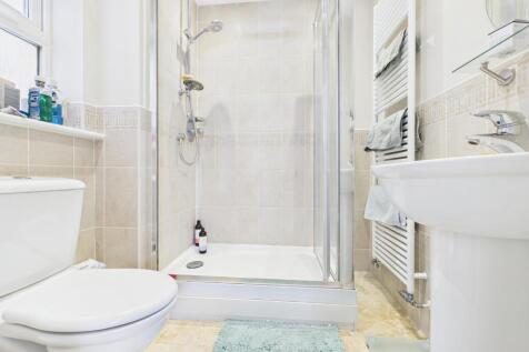 CAM04201G0-PR0118-STILL014