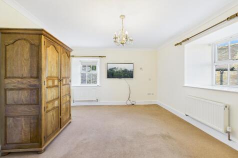 CAM04201G0-PR0114-STILL010