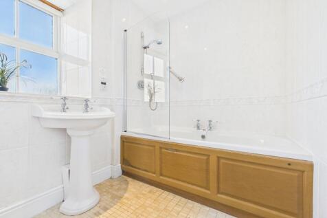 CAM04201G0-PR0114-STILL011