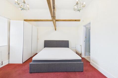 CAM04201G0-PR0114-STILL013