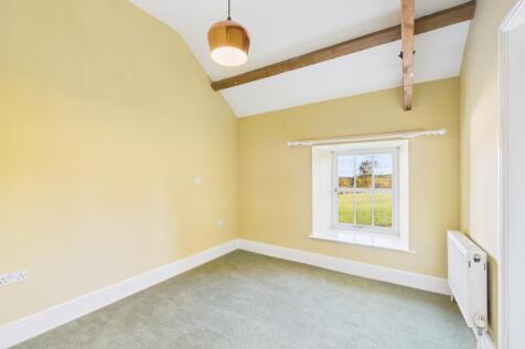 CAM04201G0-PR0114-STILL015