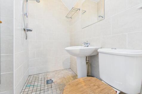 CAM04201G0-PR0114-STILL018