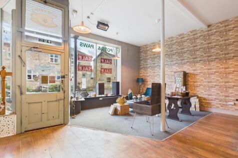 CAM04201G0-PR0119-STILL001