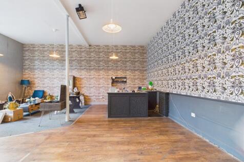 CAM04201G0-PR0119-STILL003