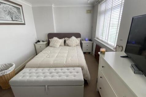 bedroom one.jpg