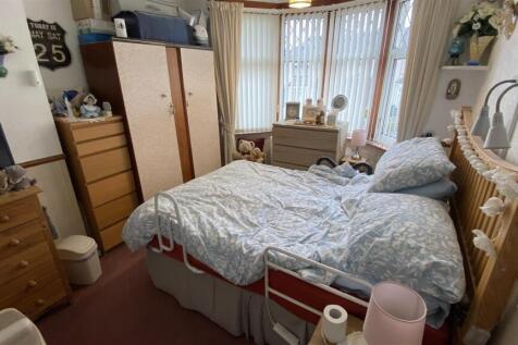 bedroom one.jpg