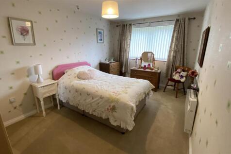 bedroom one.jpg