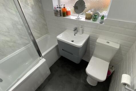 family bathroom.jpg