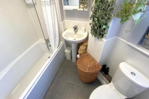family bathroom.jpg