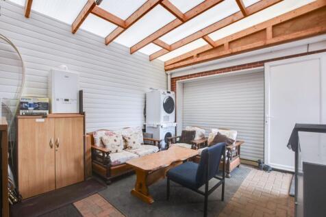 Additional Storage/Seating Area