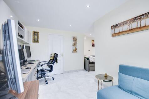 Ground Floor Sixth Bedroom/Family Room