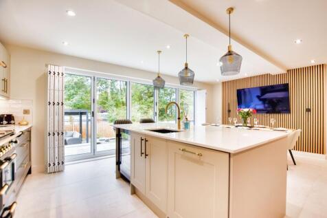 Open Plan Fitted Kitchen Dining Room