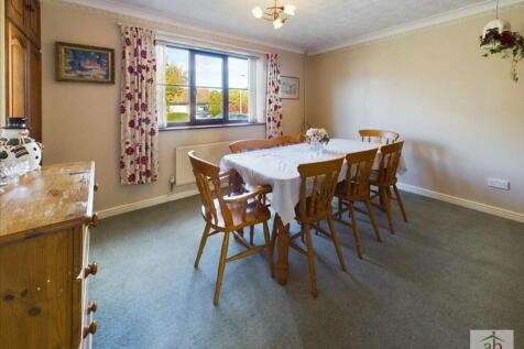 Formal dining