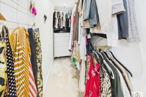 Walk-in dressing