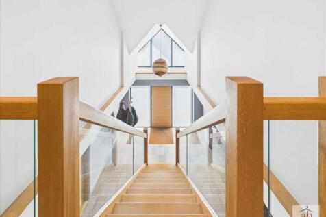 Galleried landing