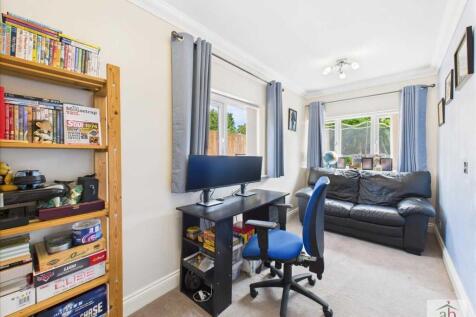 Bedroom 5/office