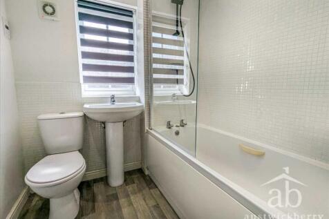 Main bathroom