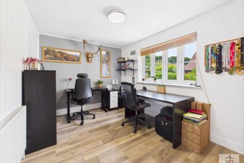 Bedroom/office
