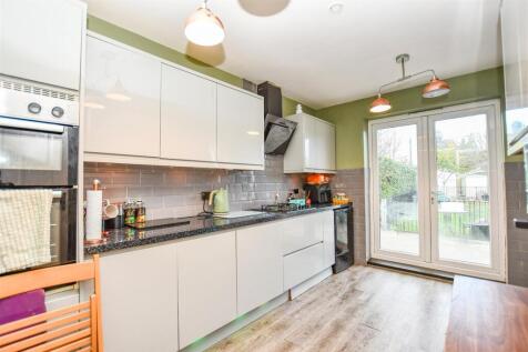 Kitchen 1.jpg
