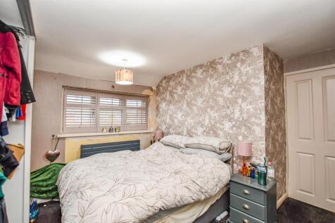 Bedroom 1.jpg